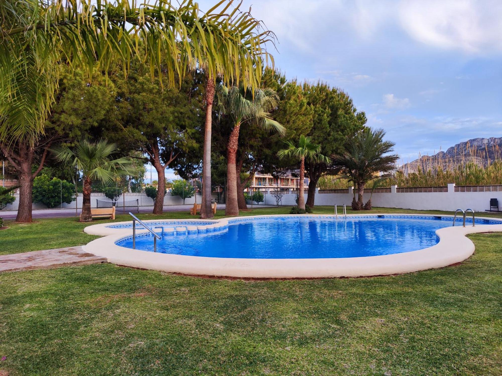 De Lujo Playa Deveses Appartement